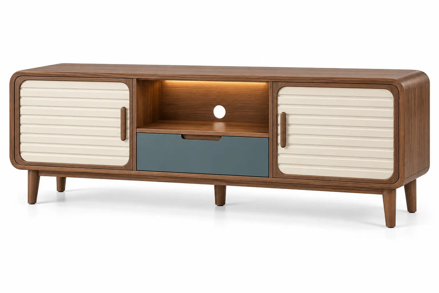 Mueble bajo para televisión con detalles de líneas verticales y estantes, marrón, blanco y turquesa